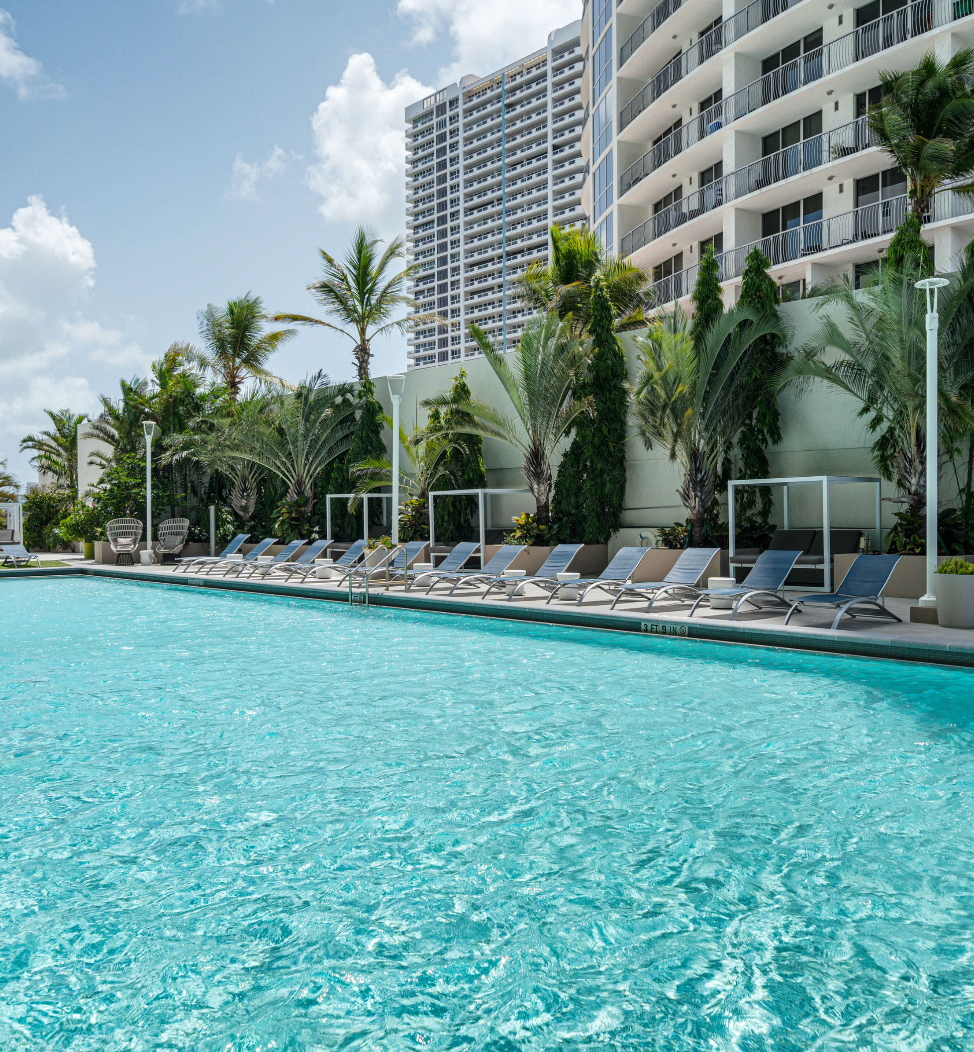 Bay Parc Apartments - Miami, FL - pool